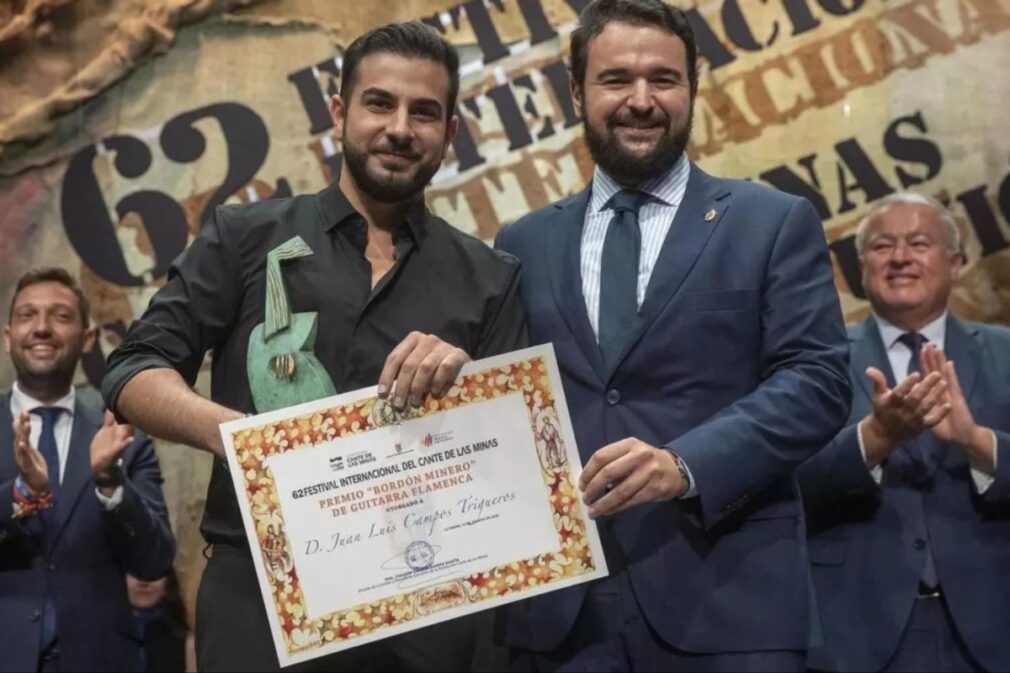 José Luis Campos El Poti recibe el Bordón minero del Festival del Cante de las Minas de Murcia 2023