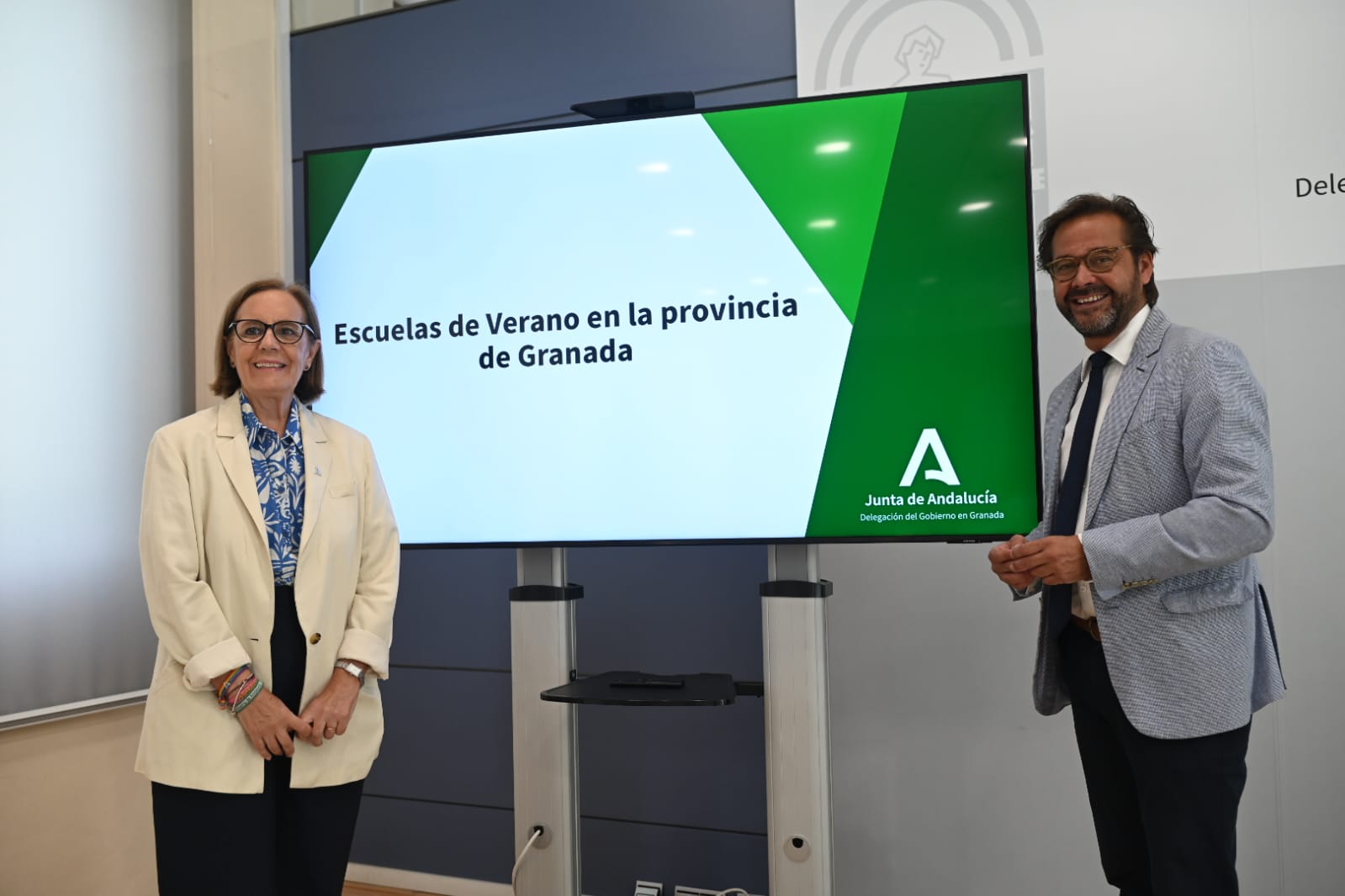 Matilde Ortiz junto a Antonio Granados Escuelas de Verano subvencionadas por la Junta de Andalucía en la provincia de Granada