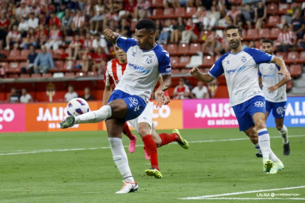 loïc-williams-cd-tenerife-granada-cf-laliga