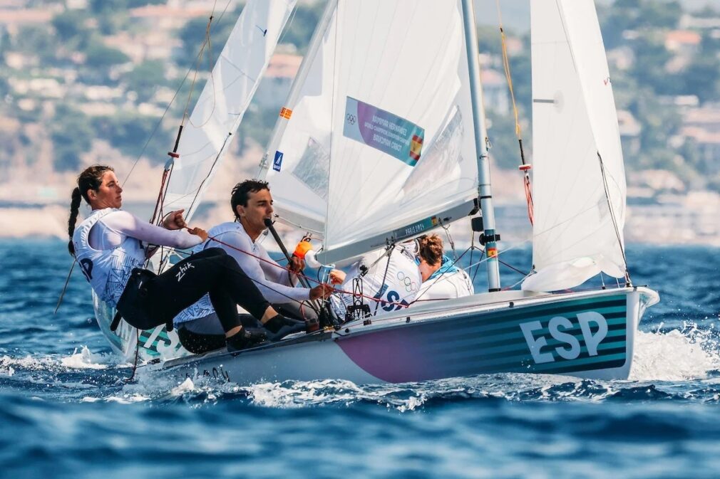 JJ.OO/Vela.- (Crónica) Los españoles Jordi Xammar y Nora Brugman consolidan el segundo puesto provisional en Marsella