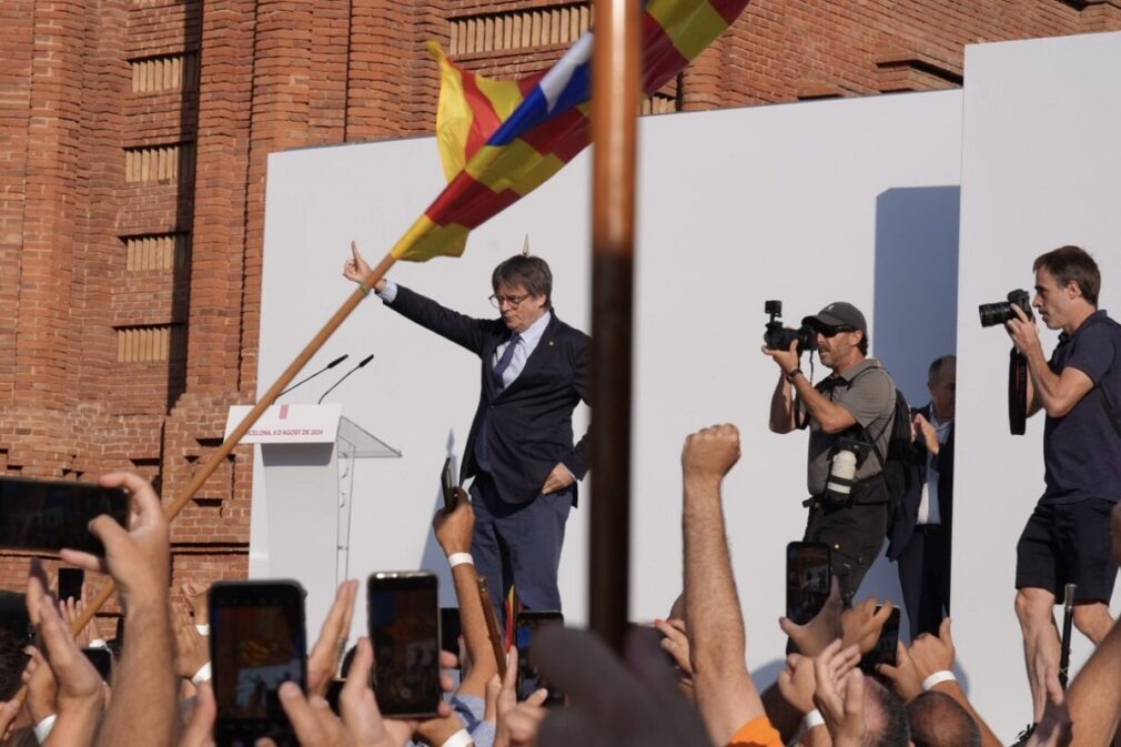 Concentración para recibir al expresidente de la Generalitat Carles Puigdemont en Barcelona