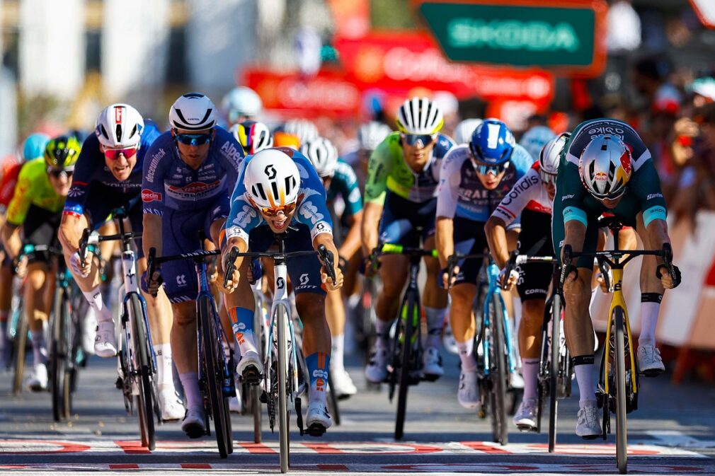 AV.- Ciclismo/Vuelta.- Pavel Bittner vence a Van Aert en un esprint agónico y se estrena en La Vuelta