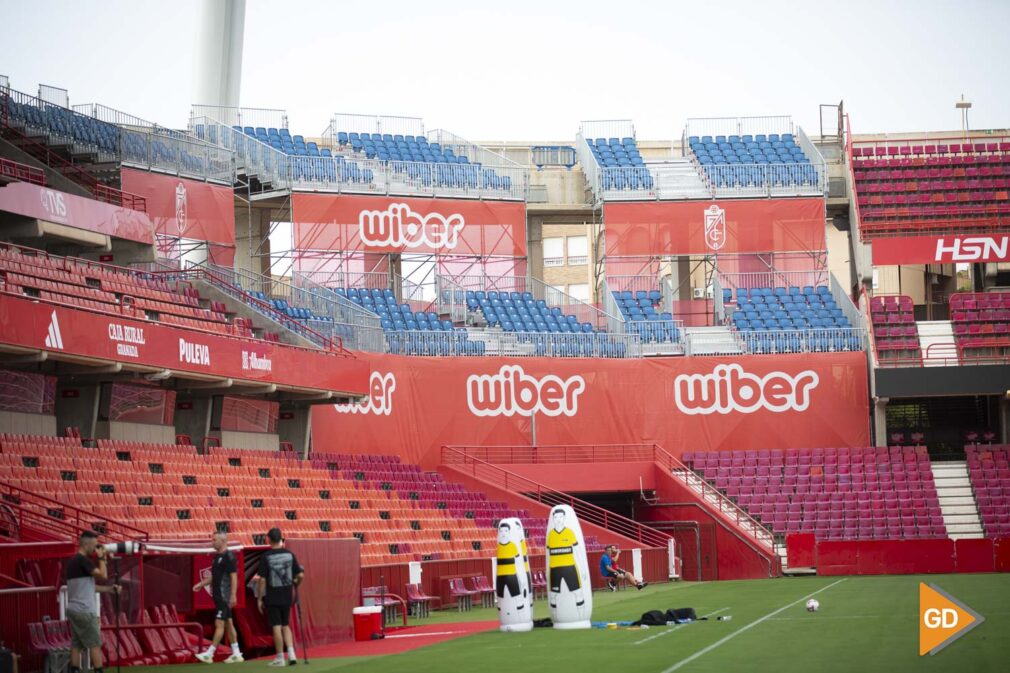 Entrenamiento del Granada CF en el estadio de los Carmenes