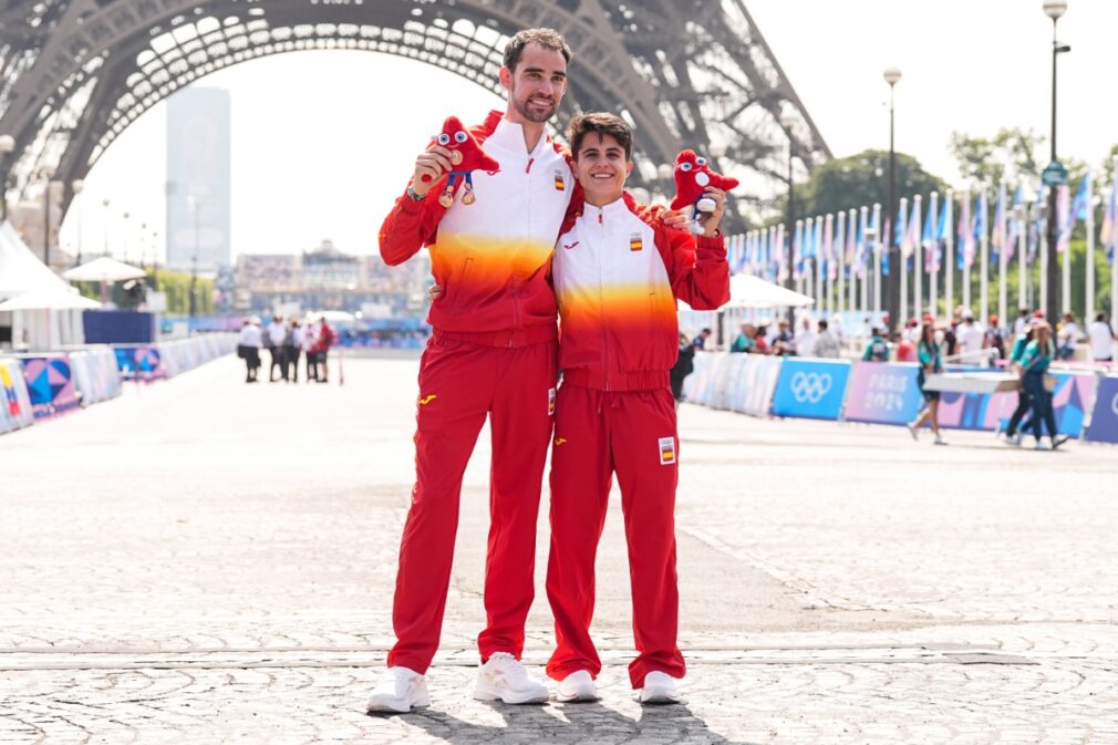 María Pérez celebra la plata conseguida en París 2024