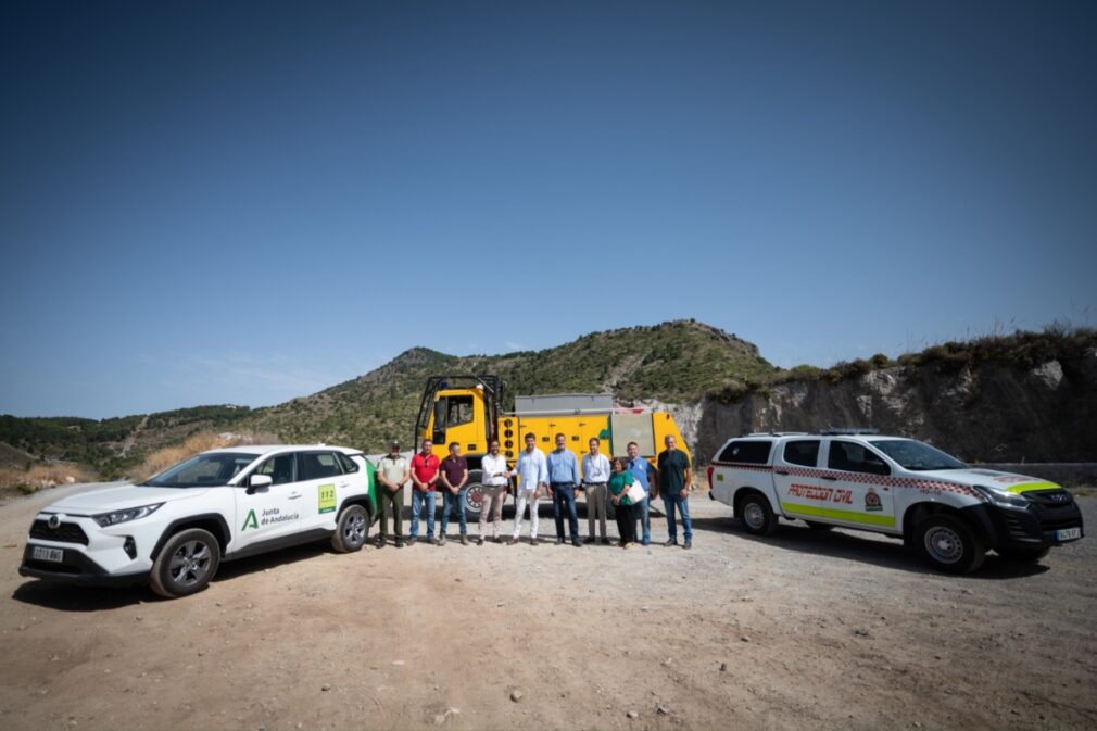 La Junta cede un camión contra incendios al Servicio de Protección Civil de Huétor Santillán