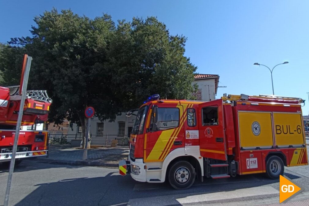 bomberos incendio en casa okupa armilla - Foto rafa muñoz