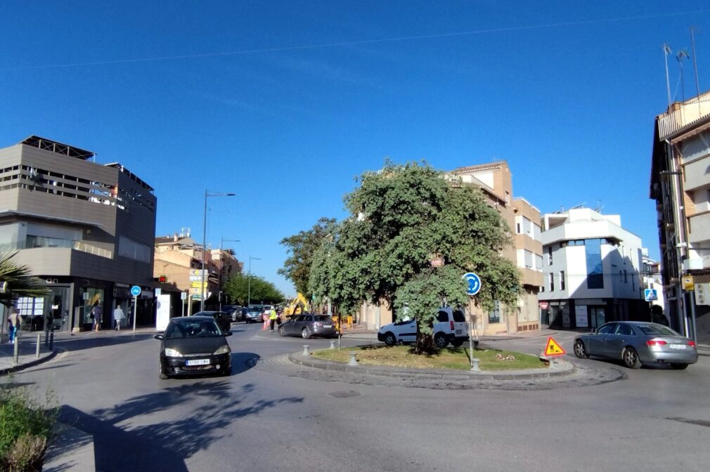 Armilla glorieta calle Poniente