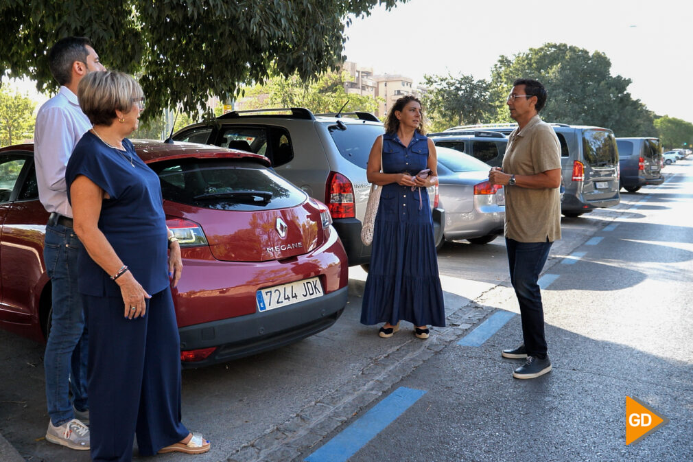 El PSOE se reúne con vecinos afectados por la nueva zona azul en el Zaidín - celiaperez-15