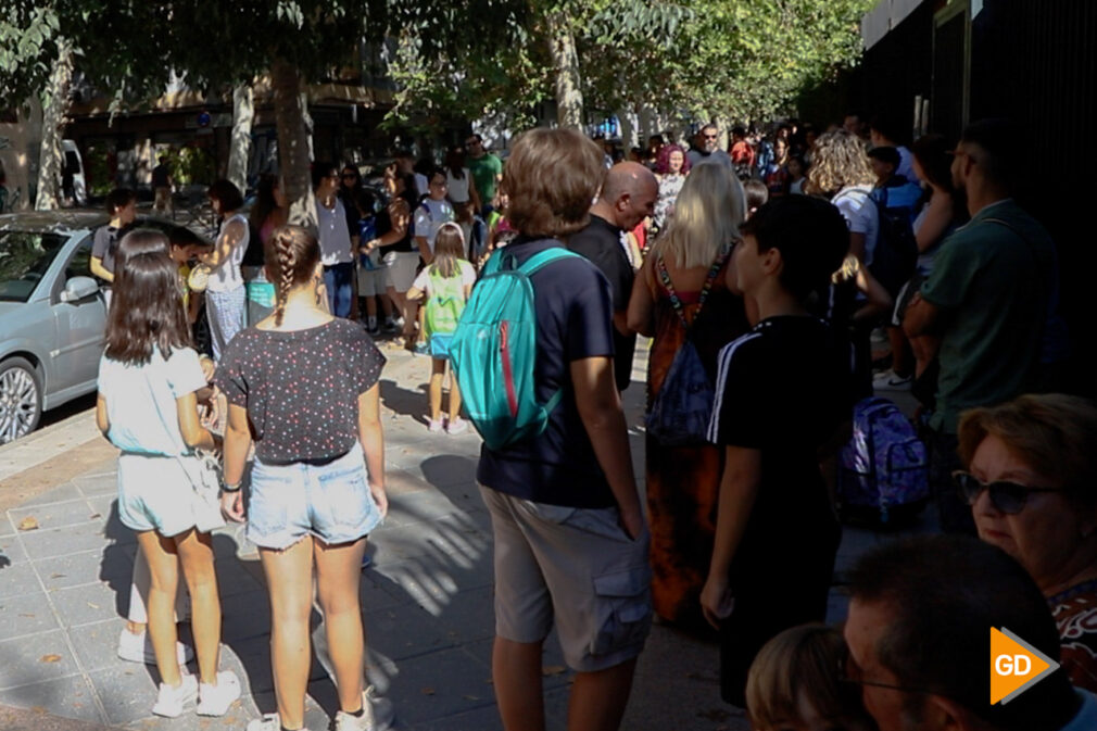 Ilusión, sonrisas y -alivio- en la vuelta al cole en Granada - celiaperez-1-3