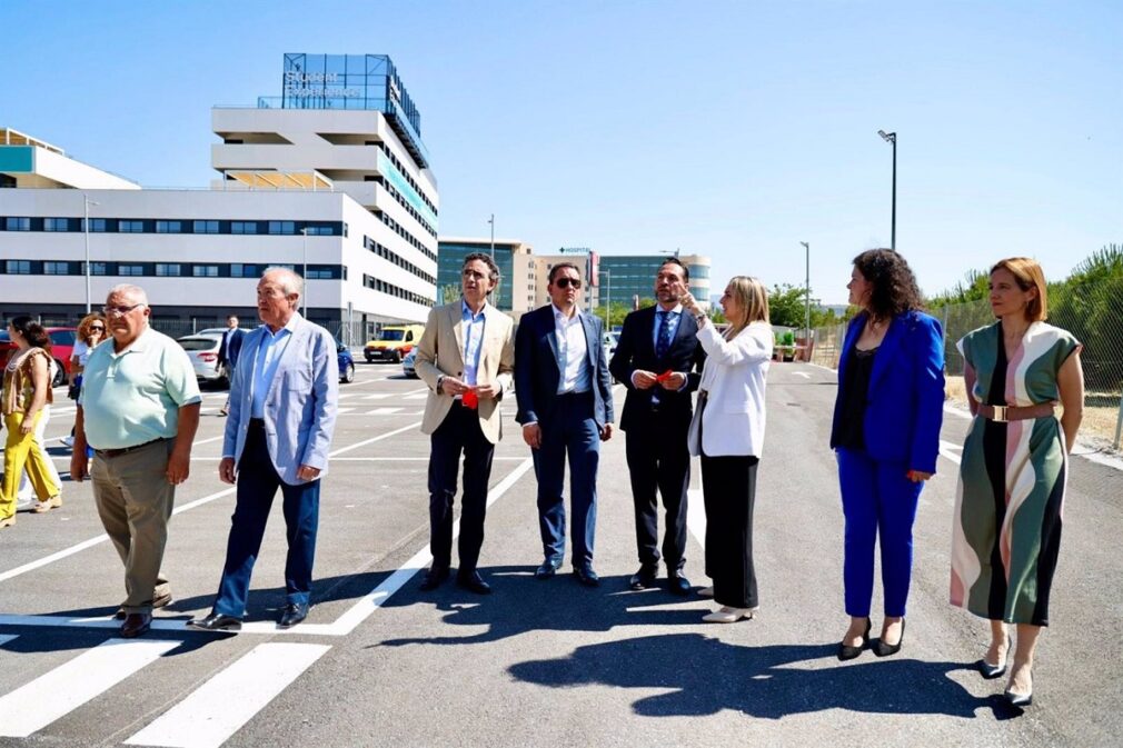 Granada.- El Ayuntamiento defiende la nueva zona azul en el entorno del Clínico y el PTS, que "requería atención"