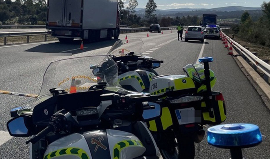 Almería.- Sucesos.- Incautados 49 kilos de hachís en el maletero de un vehículo que abandonaron sus ocupantes en la A-7