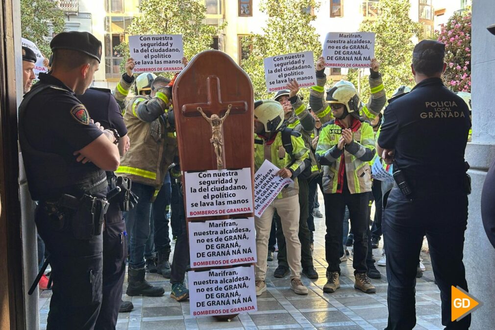 Protesta bomberos retén Sierra Nevada