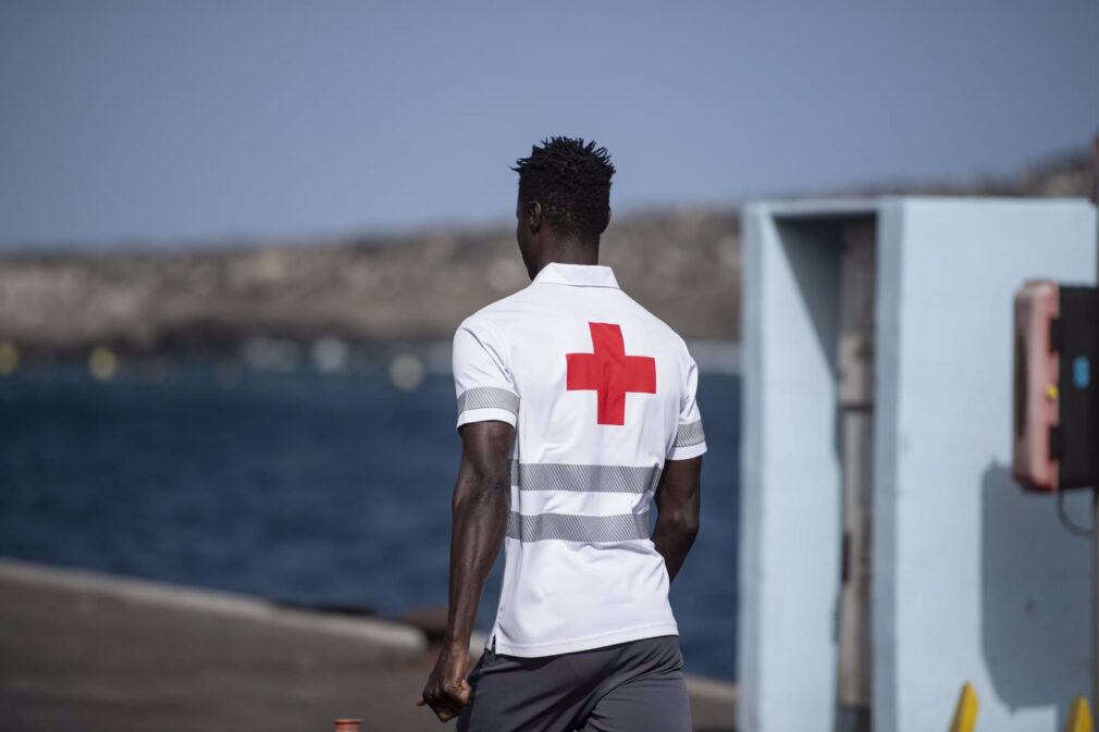 Granada.-Sucesos.-Doce migrantes, entre ellos dos menores, alcanzan la costa de Gualchos por sus propios medios