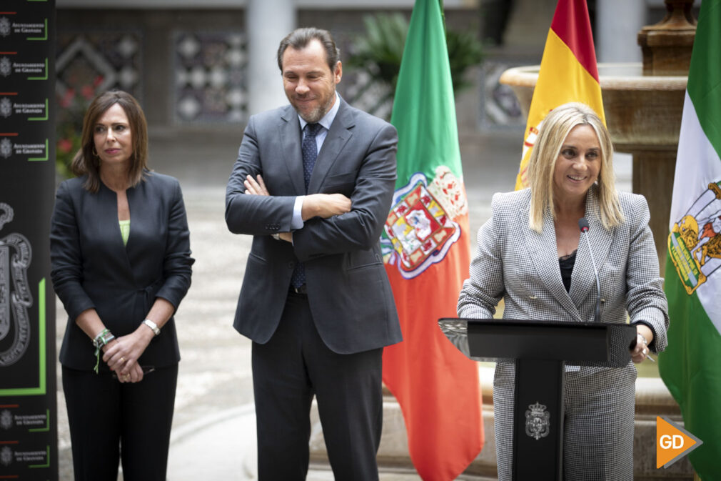 Visita del Ministro de Fomento, Oscar Puente, a la Alcaldesa de Granada, Marifran Carazo, en el Ayuntamiento de Granada