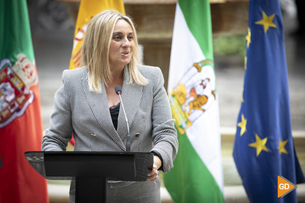 Visita del Ministro de Fomento, Oscar Puente, a la Alcaldesa de Granada, Marifran Carazo, en el Ayuntamiento de Granada