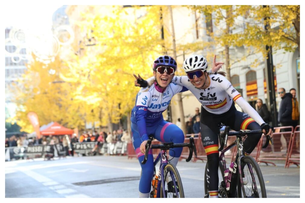 Letizia Paternoster (Jayco-AlUla) y Mavi García (Liv Racing-TeqFind), estrellas del critérium Reinas de la Alhambra en 2023.