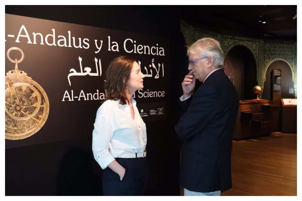 La directora gerente de El Legado Andalusí, Concha de Santa Ana, y el director del Parque de las Ciencias, Luis Alcalá