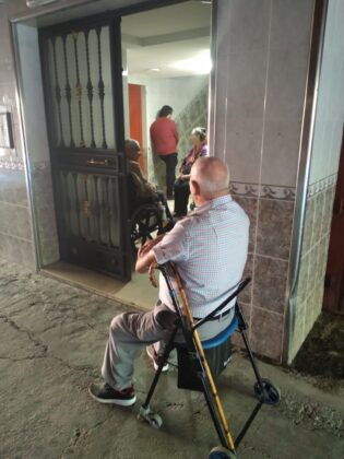 El padre de Jezabel tuvo que pasar tres horas en el portal | Foto: Remitida