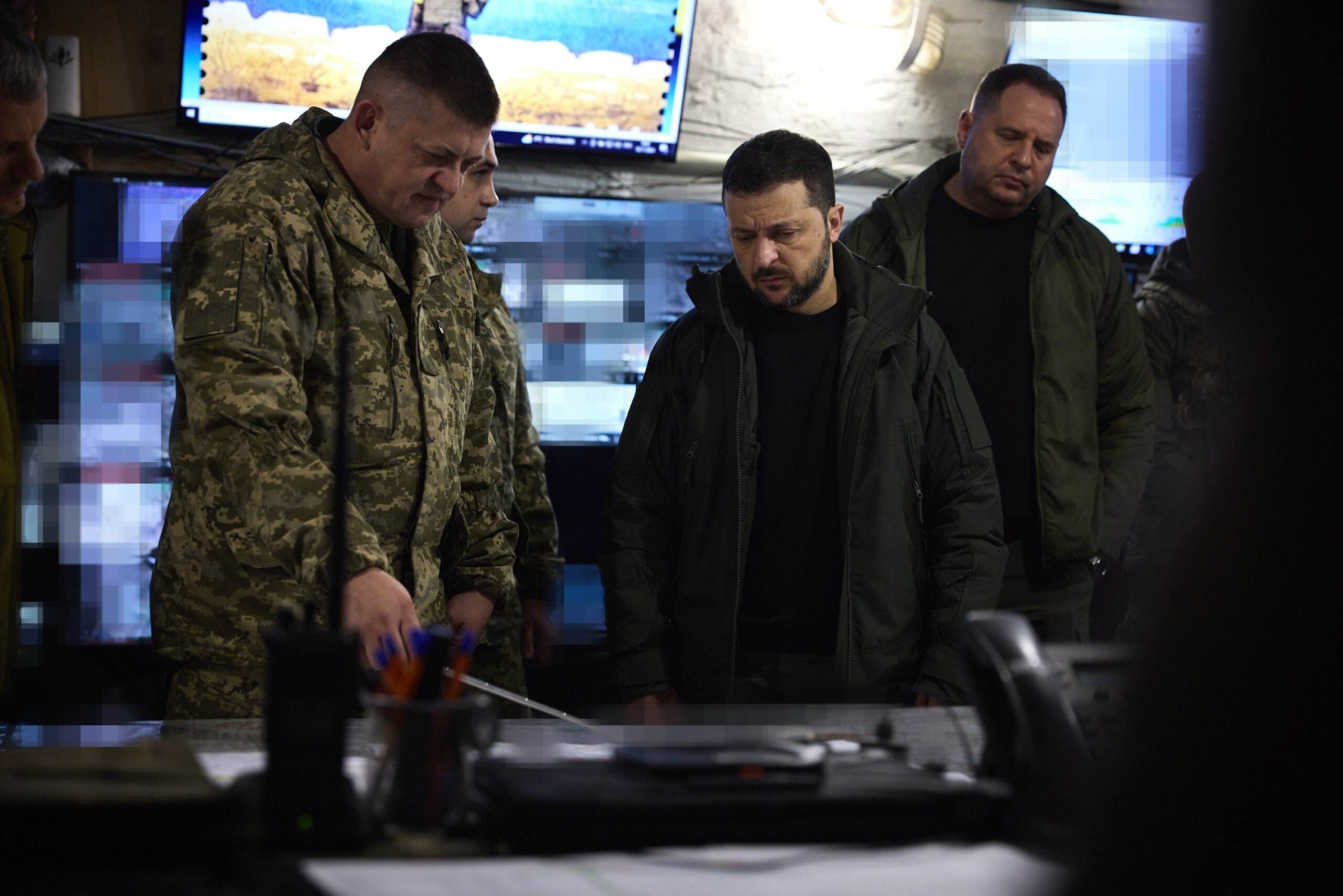 InternacionalCategorias.-Ucrania.- Zelenski visita a las tropas en el frente de Prokovsk, un objetivo clave para Rusia