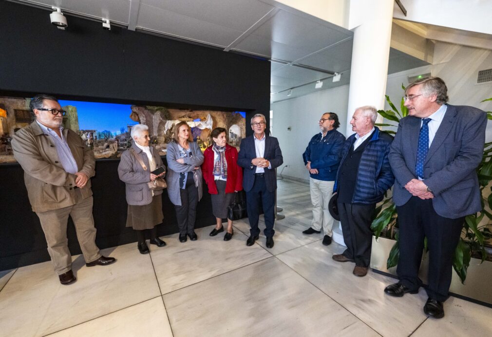 En la inauguración han estado presentes la Asociación de Amigos del Belén, las Hermanas Mercedarias de la Caridad y la Hermandad del Silencio.