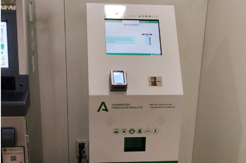 Máquina autoventa billetes consorcio transportes en Edificio Junat Andalucía (1)