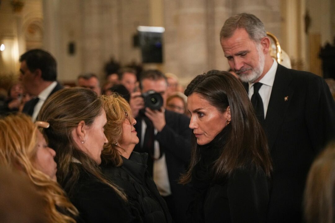 Familiares De Las V Ctimas De La Dana Reciben El Consuelo De Los Reyes En La Misa Funeral