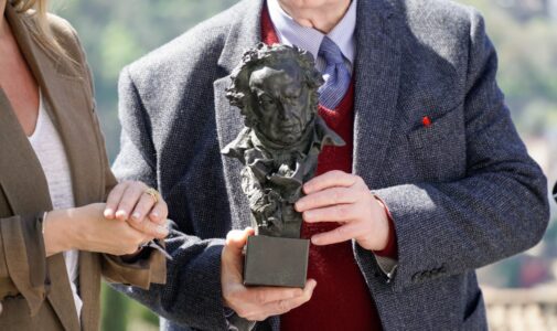 Detalle del premio durante la presentación de la 39ª edición de los Premios Goya en el Mirador de San Nicolás, a 3 de abril de 2024 en Granada | Foto: Arsenio Zurita / EP