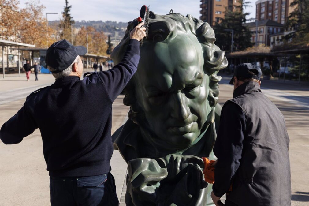 Marifrán Carazo inaugura las estatuas y la exposición fotográfica de los Goya en Granada