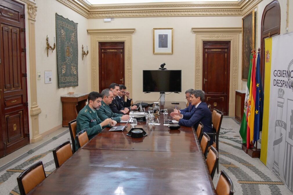 El delegado del Gobierno en Andalucía, Pedro Fernández, se ha reunido con miembros de las Fuerzas y Cuerpos de Seguridad del Estado para analizar el dispositivo de seguridad de los Goya | Foto: Delegación del Gobierno en Andalucía