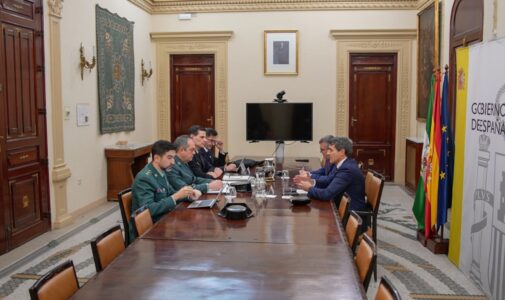 El delegado del Gobierno en Andalucía, Pedro Fernández, se ha reunido con miembros de las Fuerzas y Cuerpos de Seguridad del Estado para analizar el dispositivo de seguridad de los Goya | Foto: Delegación del Gobierno en Andalucía