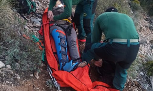 Imagen de archivo del equipo de montaña (EREIMS) de la Guardia Civil de Málaga durante el rescate de una mujer herida | Foto: Guardia Civil