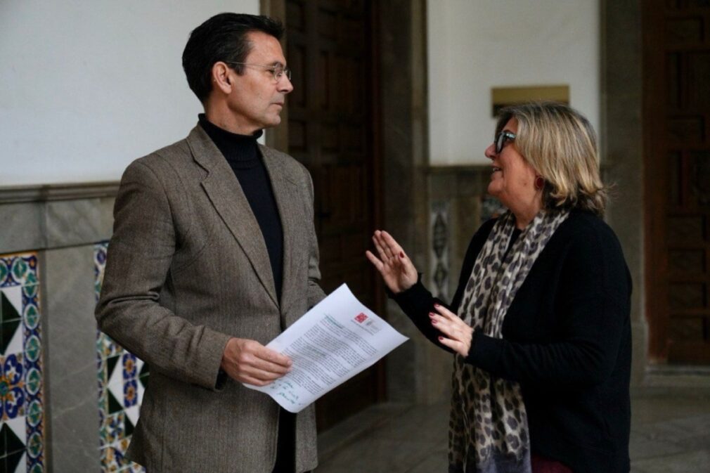 Los concejales del PSOE en el Ayuntamiento de Granada Paco Cuenca y Ana Muñoz | Foto: Eva Ercolanese / PSOE / EP