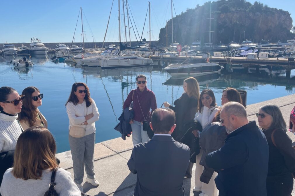 Los agentes, en su visita al Puerto de Marina del Este