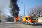 Imagen del autobús en llamas | Foto: Captura de pantalla de un vídeo de la Policía Local de Granada