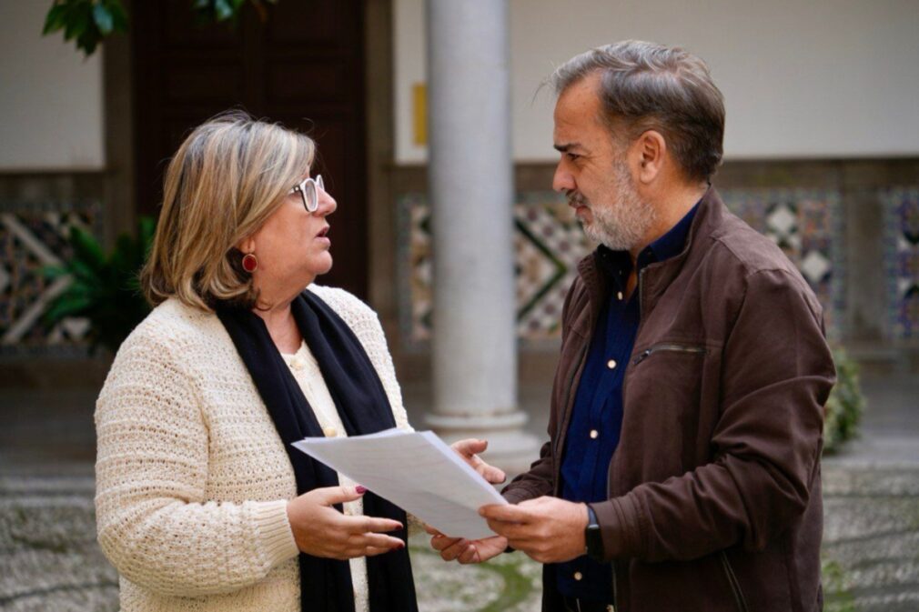 Los ediles socialistas de Granada Ana Muñoz y Jacobo Calvo