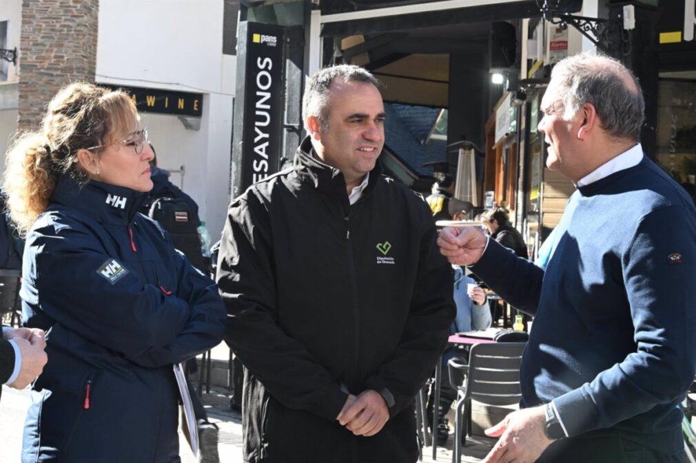 El presidente de la Diputación, Francis Rodríguez, junto a la vicepresidenta segunda, Marta Nievas, y el consejero delegado de Cetursa, Jesús Ibáñez