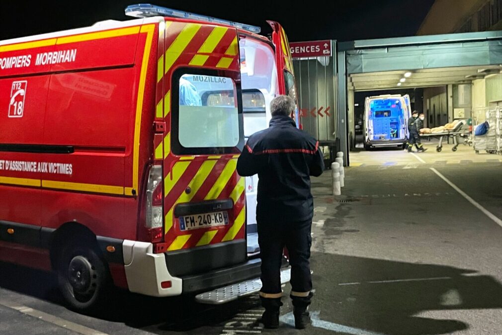 Pelo menos doze feridos após a explosão de uma granada em um bar em Grenoble (França).