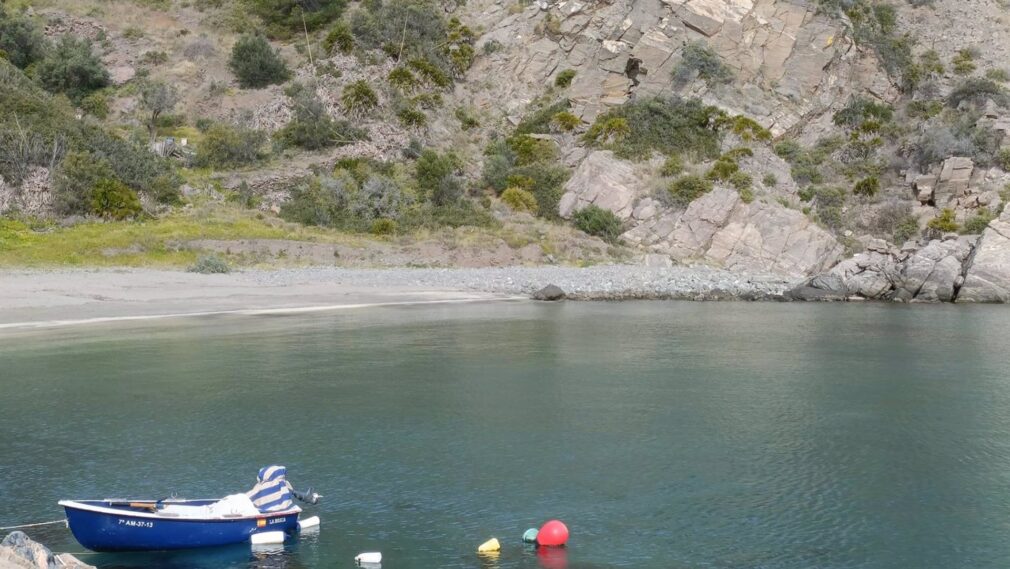 Granada.- Sucesos.- Hallan el cadáver de un hombre flotando en el mar en una zona de difícil de acceso de Almuñécar