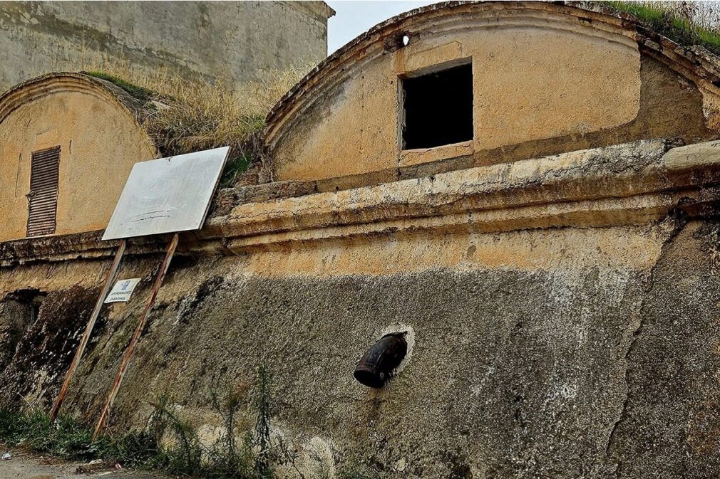 los antiguos depósitos del Darrón en Dúrcal