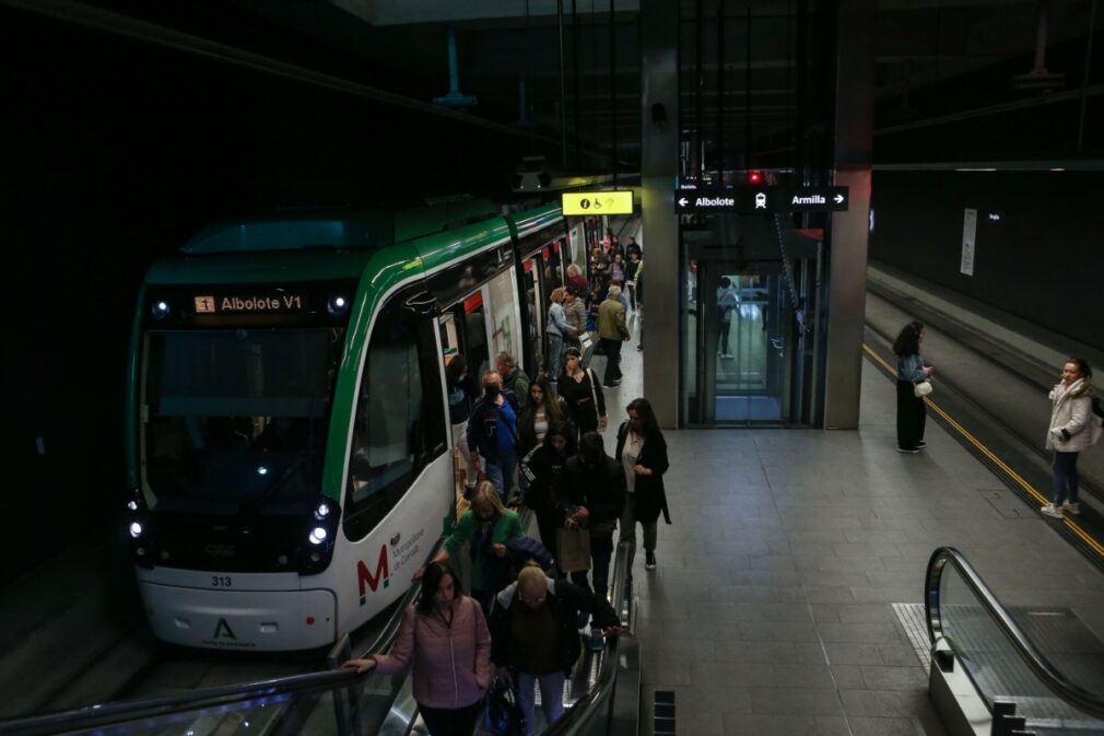 Imagen de archivo del metro de Granada | Foto: Manuel Olmedo / EP