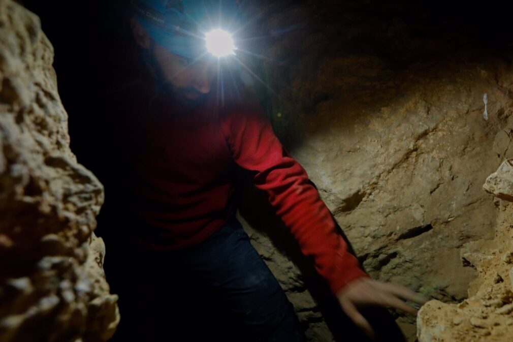 Granada.- Continúa la investigación para identificar los restos óseos de humanos aparecidos en una cueva de Huéscar