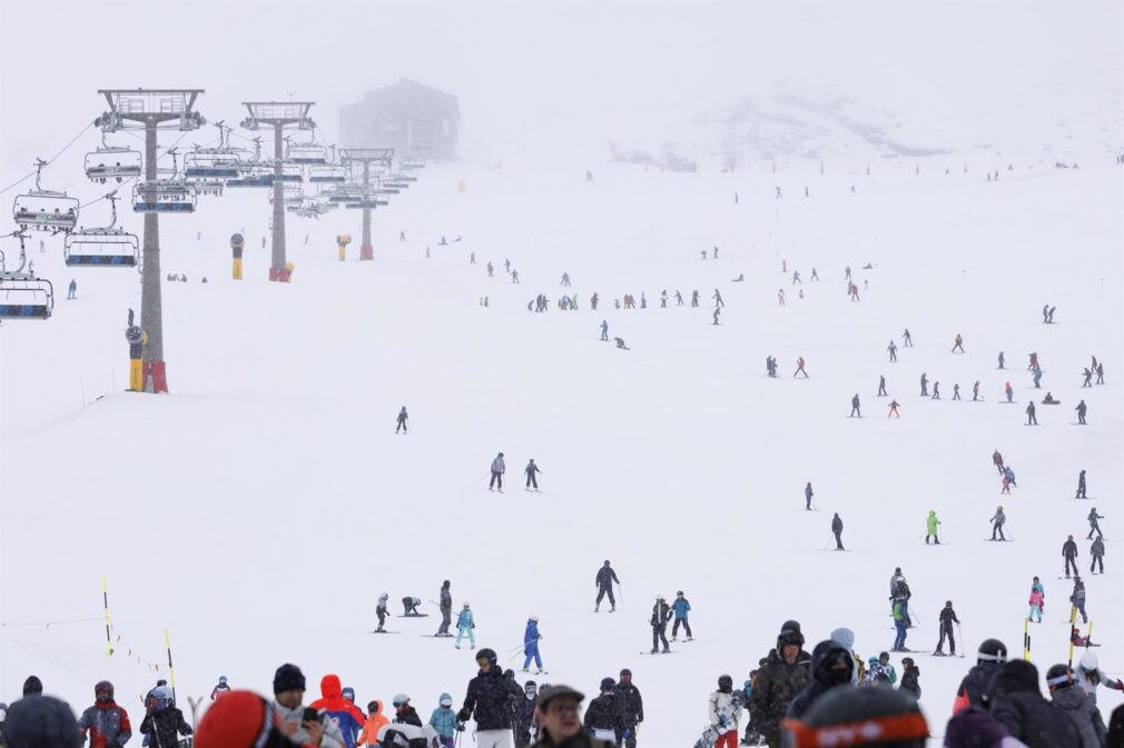 Granada.- Sierra Nevada sigue acumulando nieve y llama a no esquiar fuera de pista ante el riesgo alto de avalancha